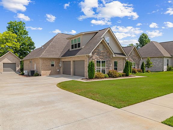 3rd image of 718 Saddleridge Way