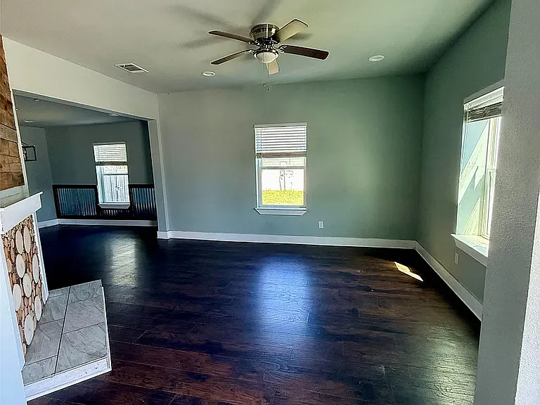 619 Wood St — Photo 2