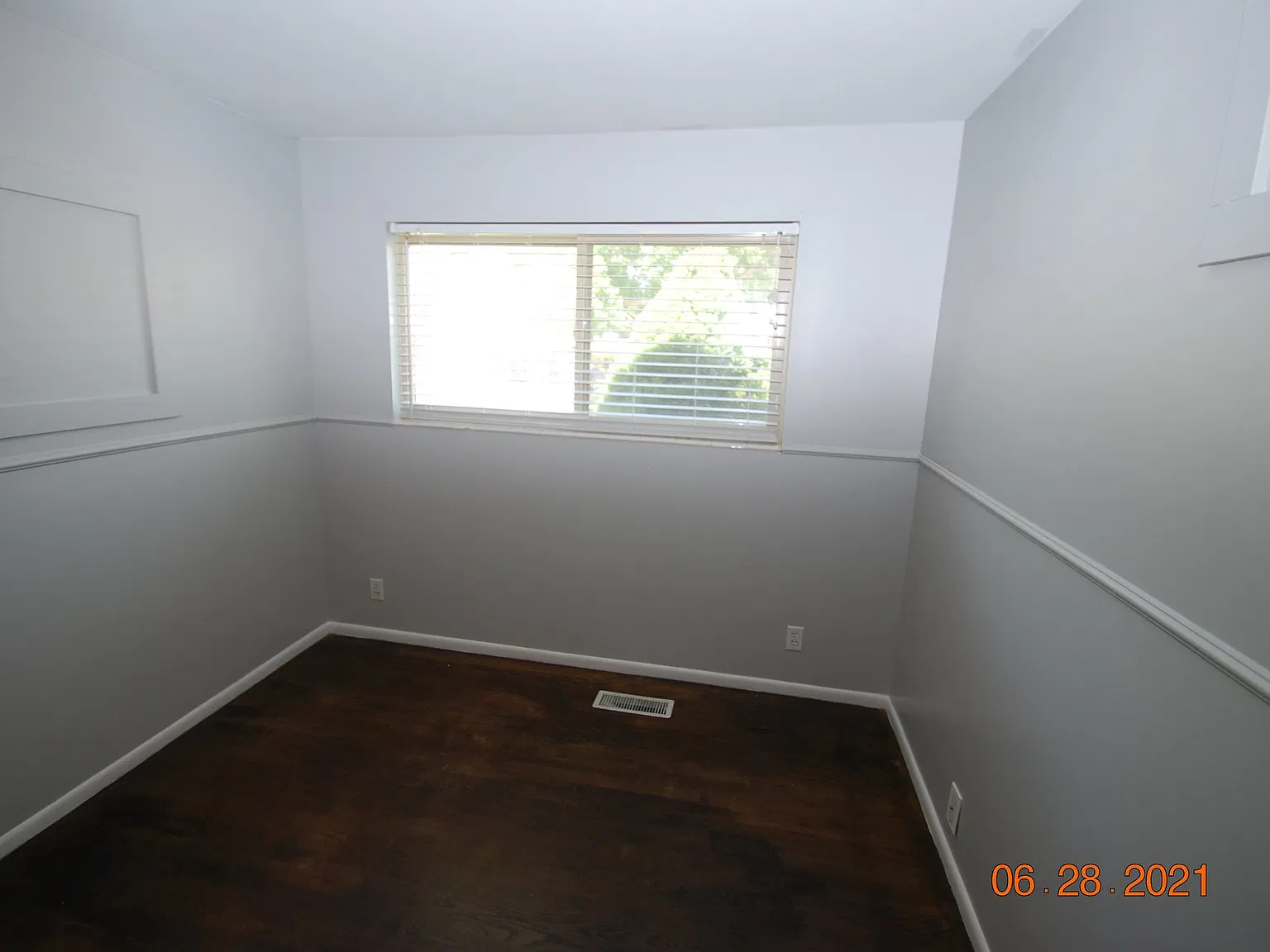 Nice 4-Bedroom, 2-Bathroom Home for Rent — Photo 3