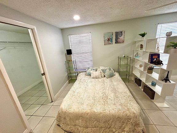3rd image of 11 Valencia Cir