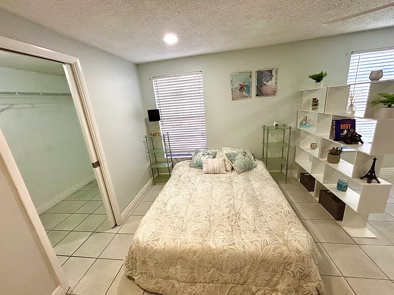 11 Valencia Cir — Photo 3