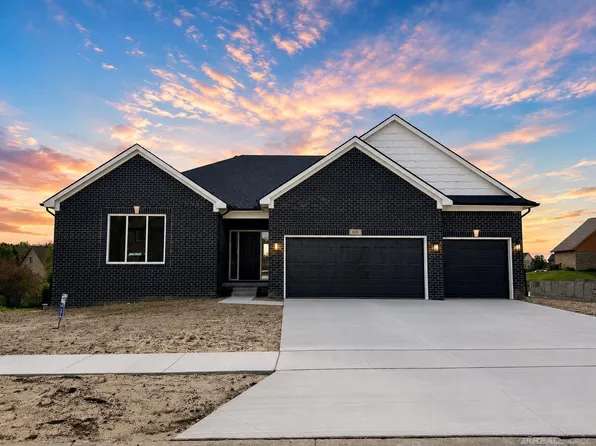 1111 Williamson Cir, Pontiac, MI 48340