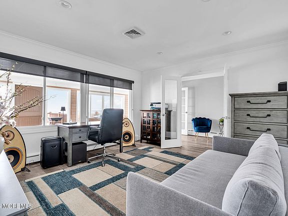 4th image of 218 Beach Avenue