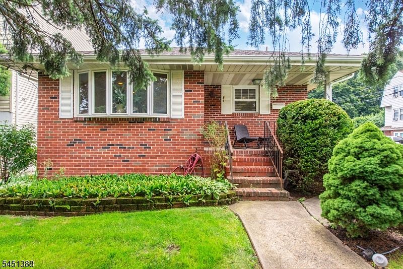 1st image of 85 Bloomfield Ave