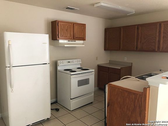 3rd image of 7547 Windsor Oaks