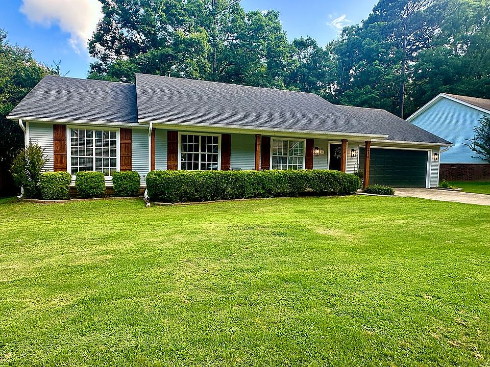 1st image of 216 Dogwood Place Dr