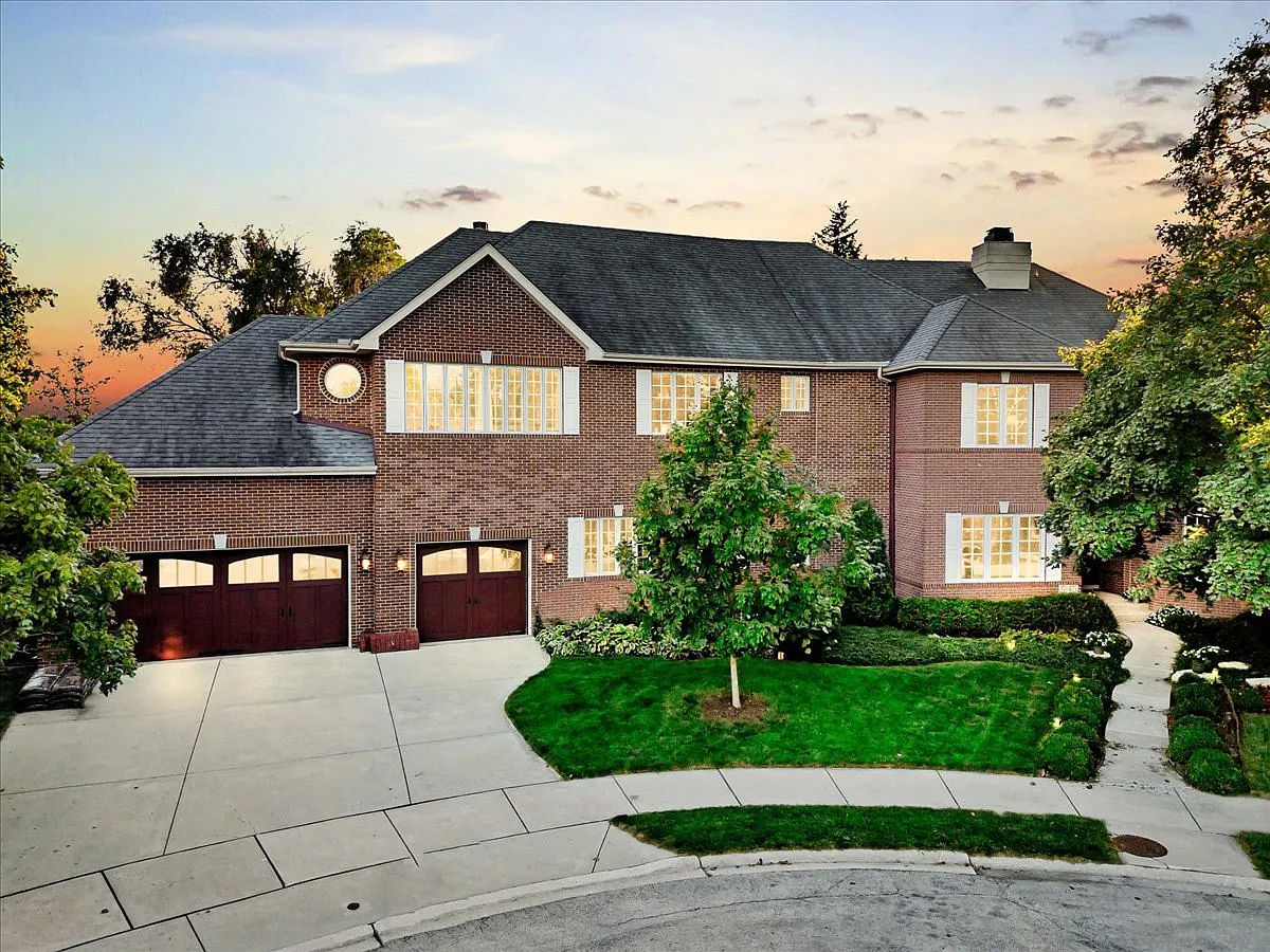 15W475 Fillmore Ct photo 1