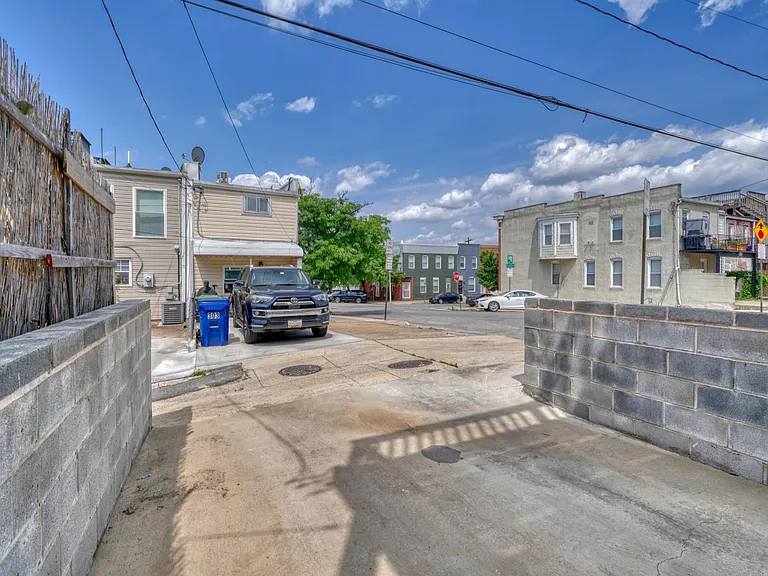 300 S Clinton St — Photo 49