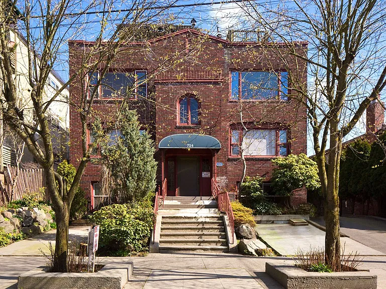 724 Harvard Ave E — Photo 13