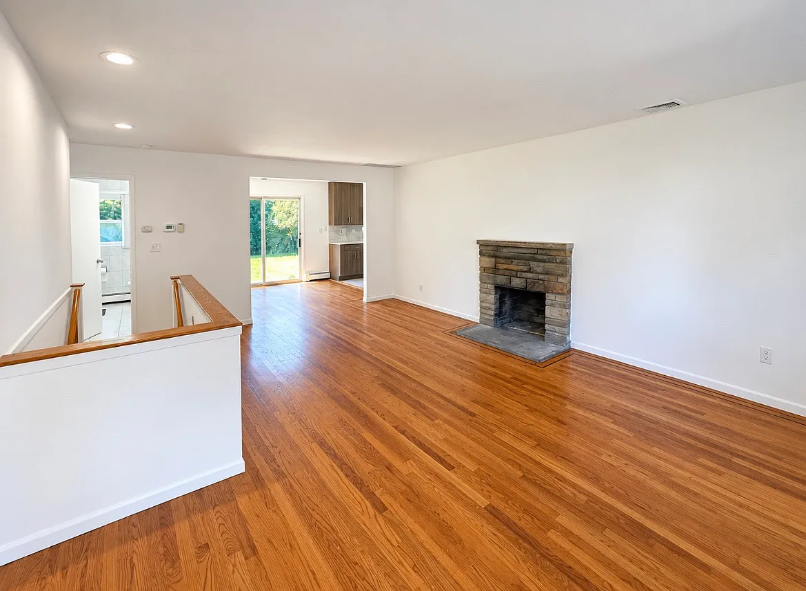 Elderberry Rd, Syosset — Photo 2