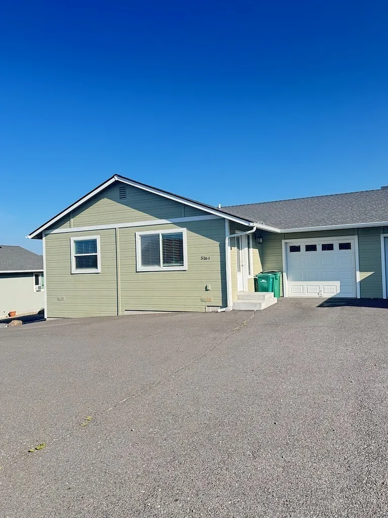 2 bed, 880 sqft, $1,450 — Photo 1