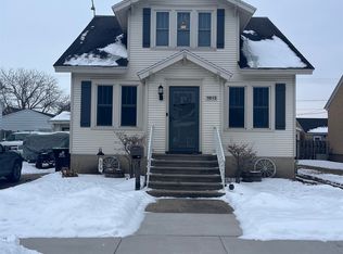 1613 17th Ave, Menominee, MI 49858