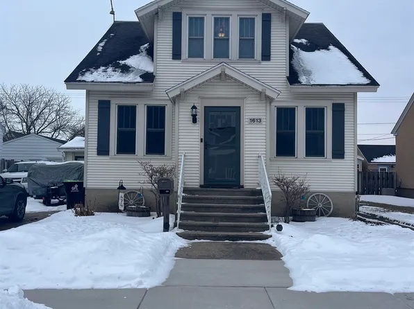 1613 17th Ave, Menominee, MI 49858
