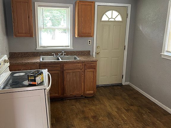 3rd image of 1295 N Wayne Rd APT 5