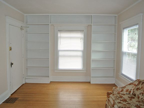 3rd image of 909-911 Westcott St #1
