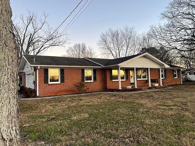one level home all brick