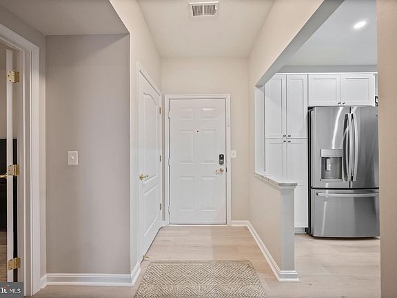 5th image of 7315 Maplecrest Rd Unit 205