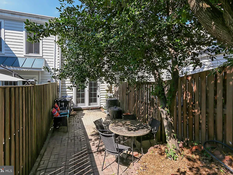 314 S Alfred St — Photo 29