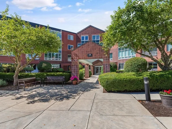 282 Place Ln #282, Woburn, MA 01801