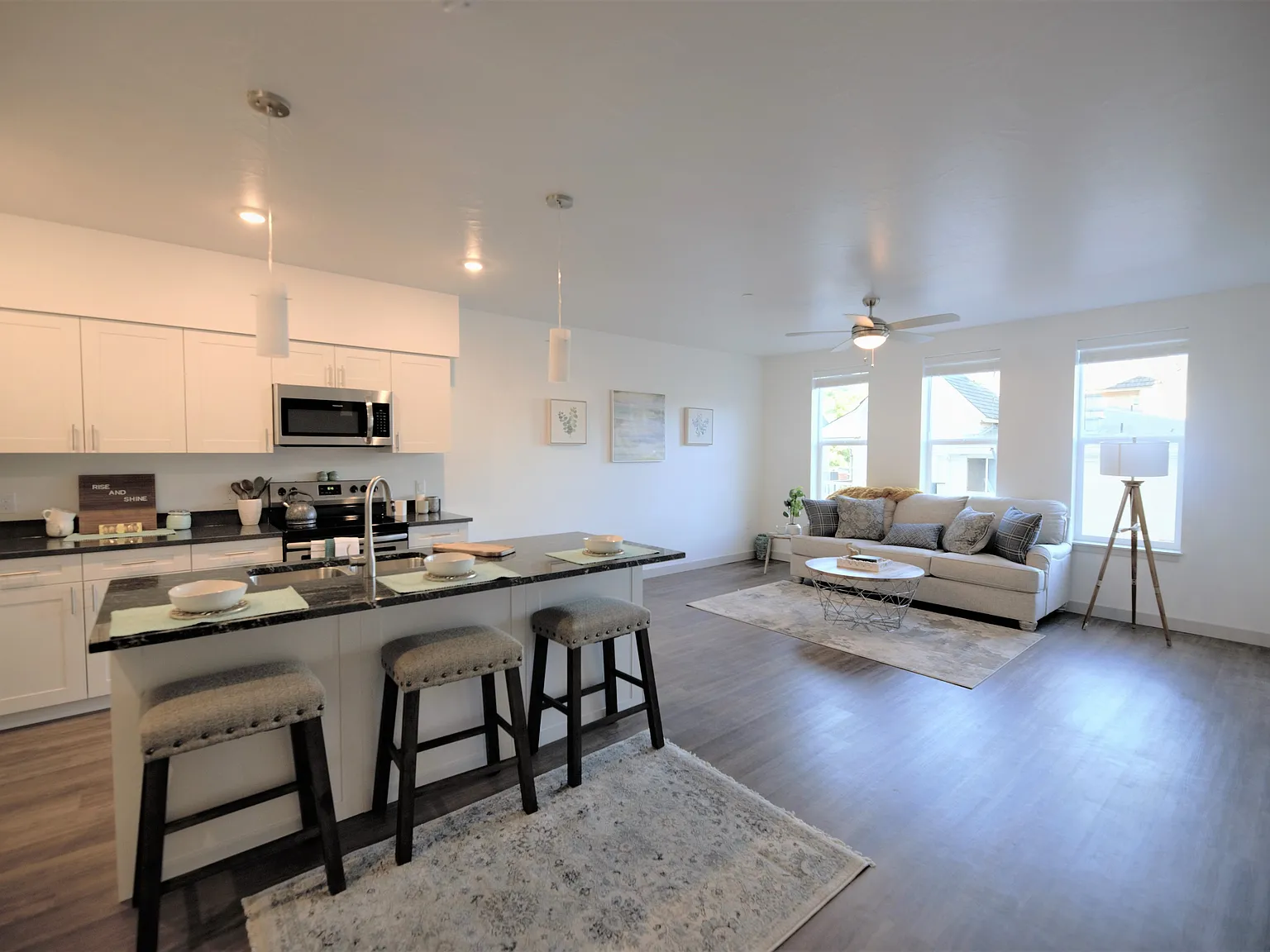 1 bed, 800 sqft, $1,639 — Photo 2