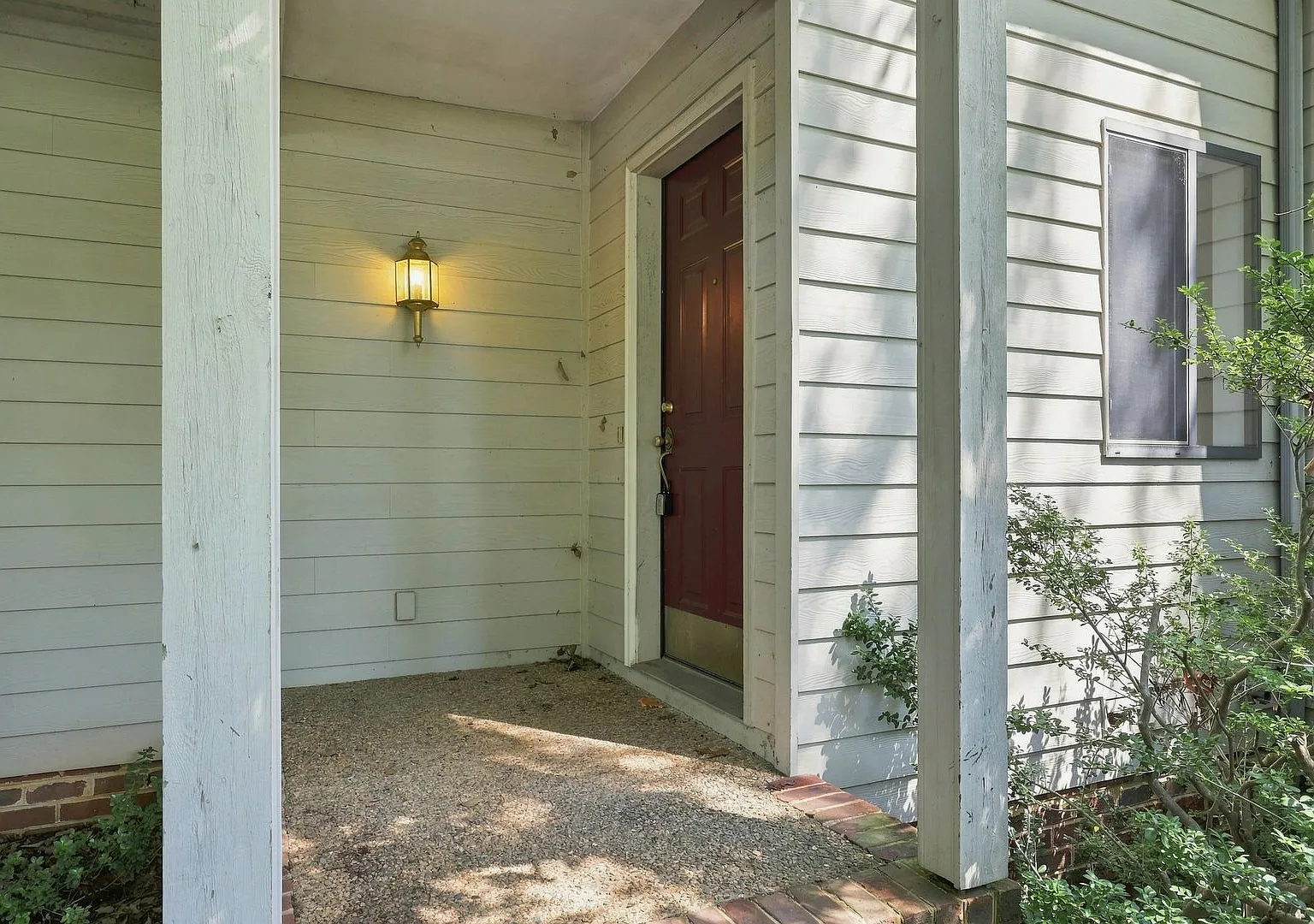 322 Whispering Oaks Drive — Photo 1