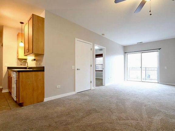 5th image of 1155 W Roosevelt Rd Unit 207