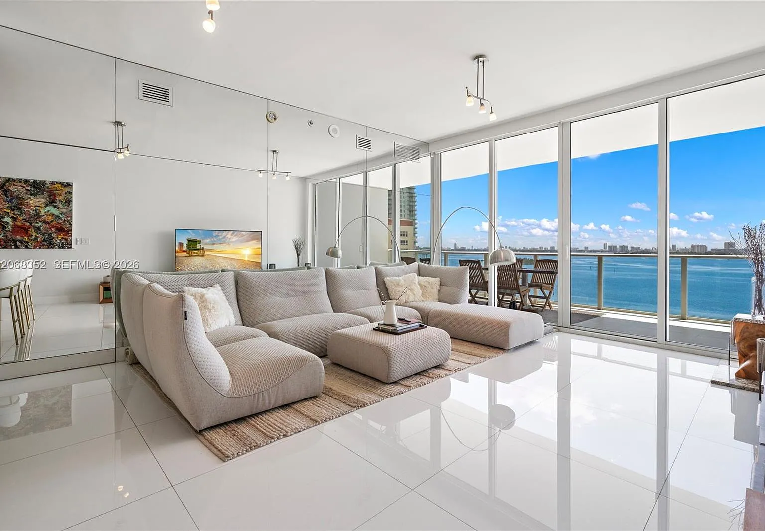 Paramount Bay Condo — Photo 2