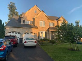 3374 Dondis Creek Dr, Triangle, VA 22172