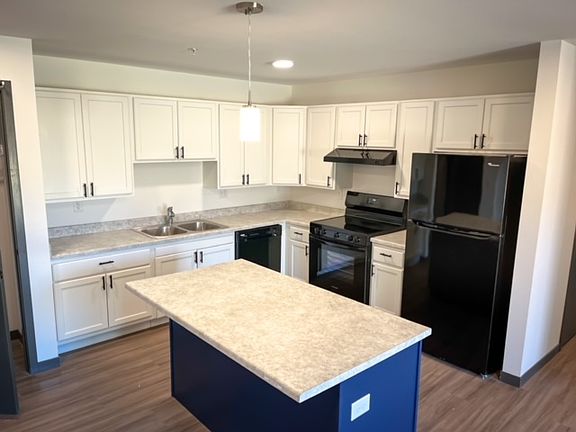3rd image of 470 W Washington Ave #2B-2Ba