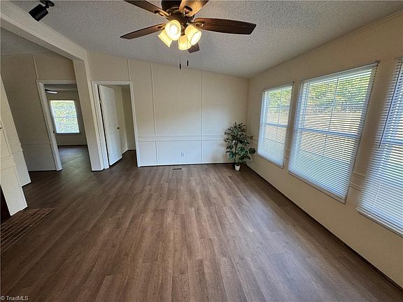 5th image of 1376 Harris Rd