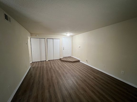 5th image of 125 Seasons Pkwy