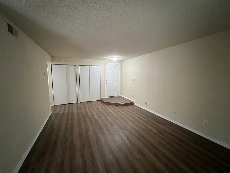 125 Seasons Pkwy — Photo 5