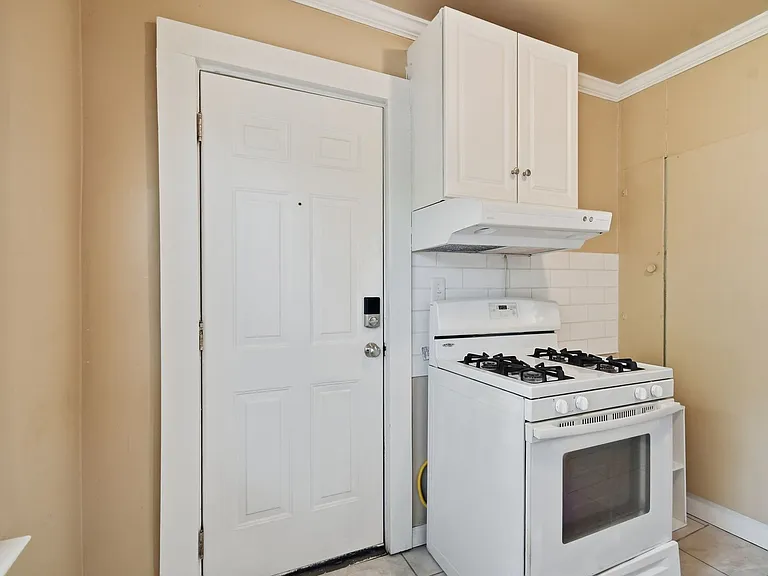 E 8th St Duplex — Photo 16
