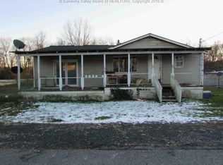 202 Meadows Ave, Crab Orchard, WV 25827