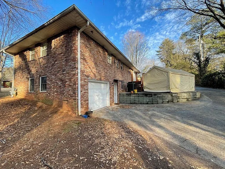 2106 Pawnee Dr SE — Photo 2