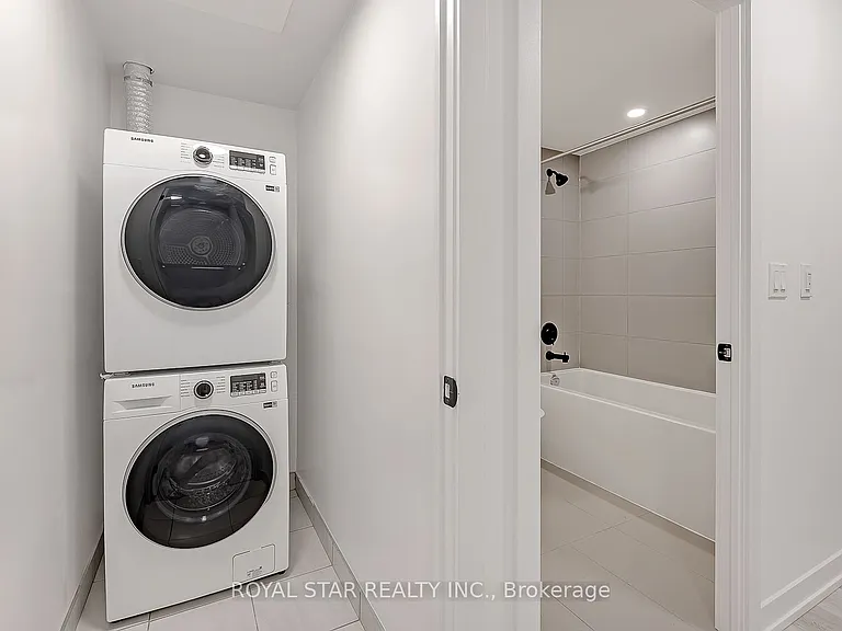2 Augusta Ave #Penthouse 04 — Photo 32