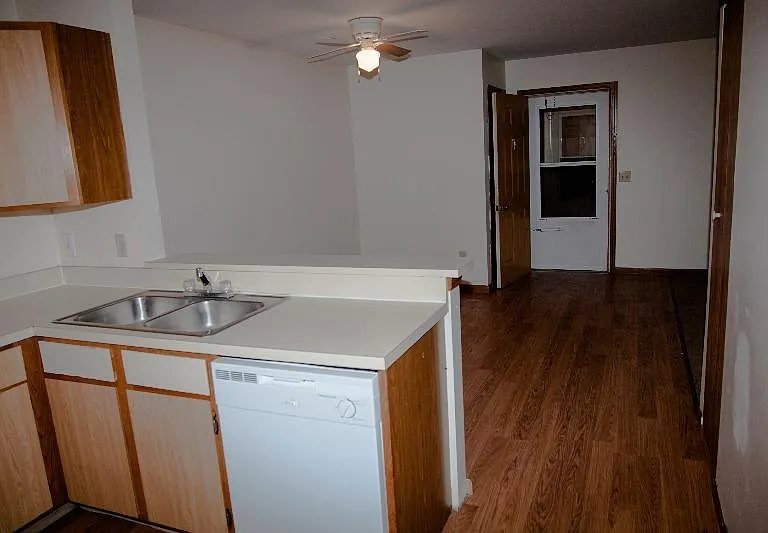 Portage Terrace — Photo 16