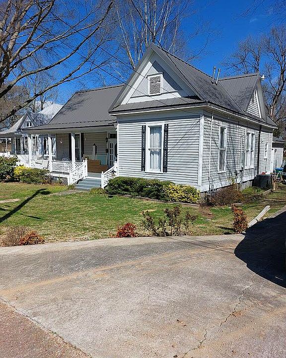 1st image of 104 Hightower St