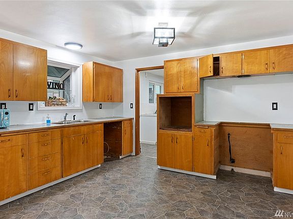 5th image of 3966 NW Country Ln