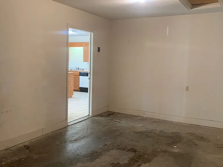 406 W 16th Ct — Photo 3