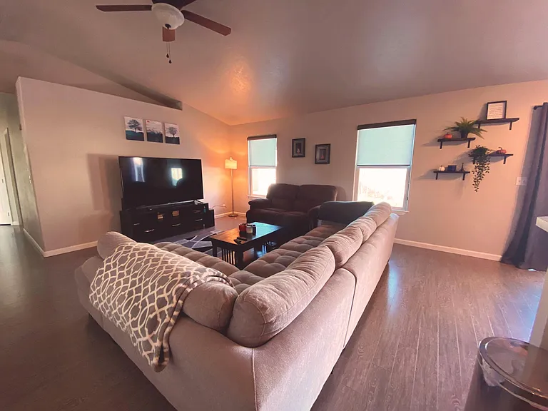 3124 Parkview Way — Photo 2