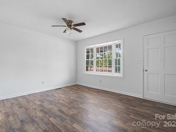 3rd image of 303 Cedarwood Dr