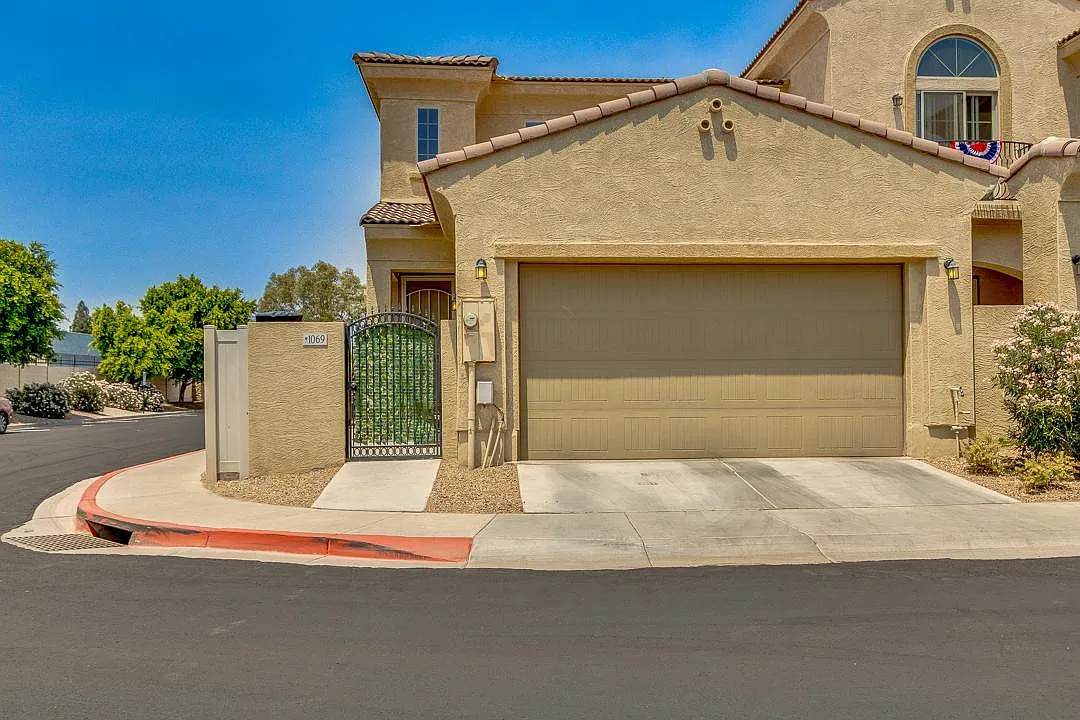 Building Photo - 1367 S Country Club Dr #1069