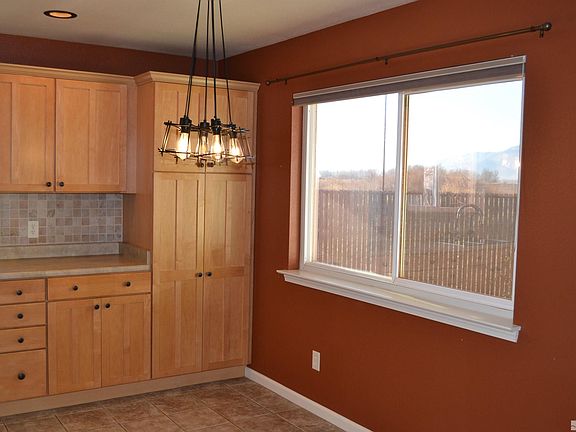 3rd image of 705 Kathy Ave