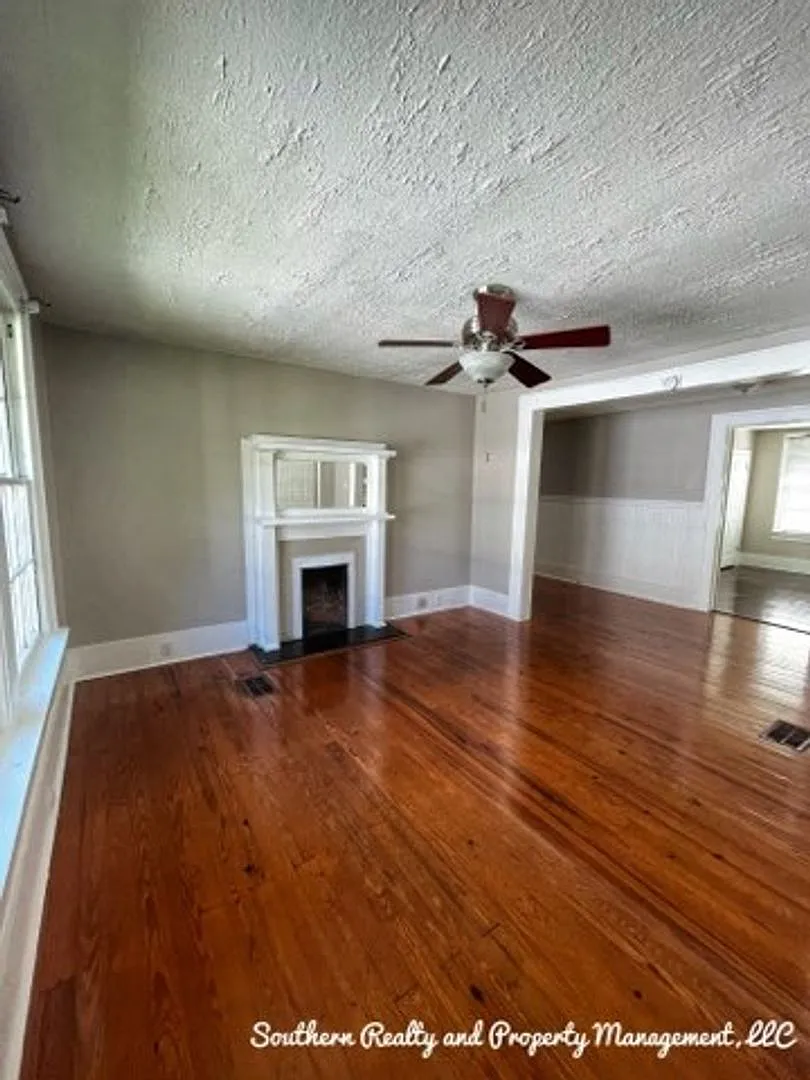 Classic Capitol Heights Cottage — Photo 3