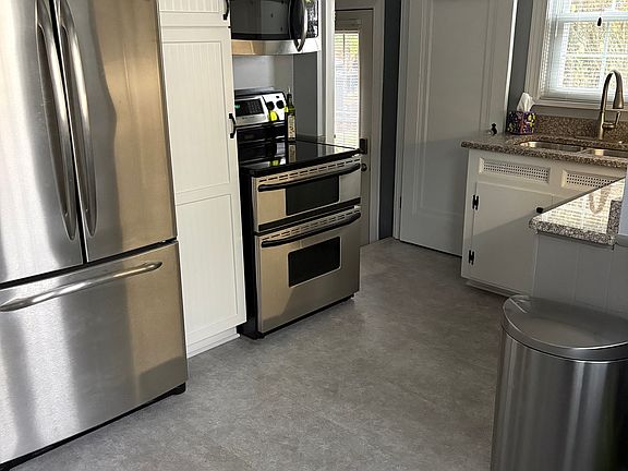 3rd image of 56 Edgewater Dr