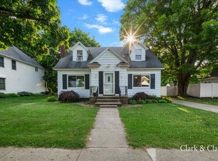 105 N Main St, Kent City, MI 49330