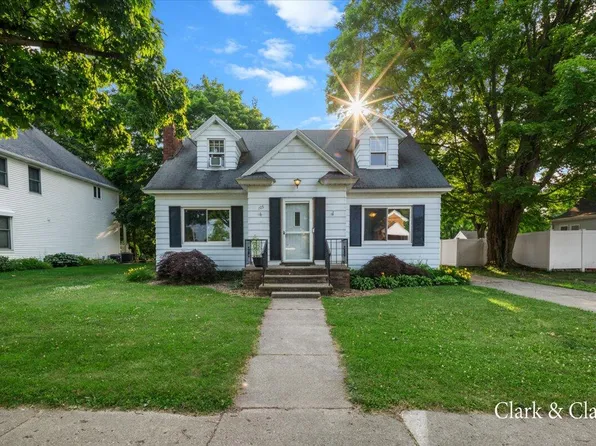 105 N Main St, Kent City, MI 49330