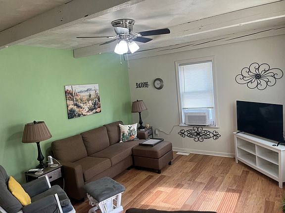 3rd image of 304 N Lowe Rd