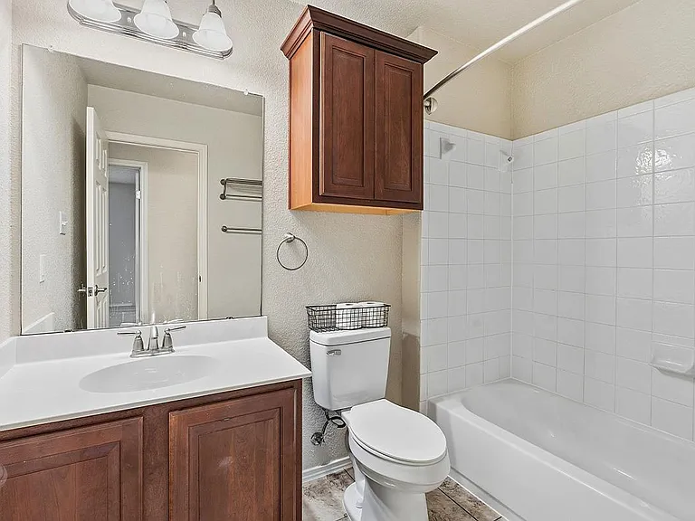 1918 Golden Arrow Ave — Photo 18